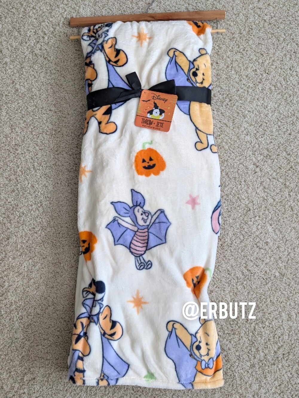 Disney Winnie the Pooh and Friends Oversized Plush Halloween Throw Blanket 🎃